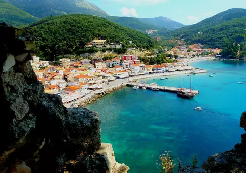IDEI DE VACANŢĂ. O vacanță inedită pe continentul Greciei