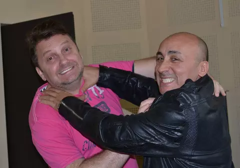 Aşa arată o zi creativă din viaţa lui MARCEL PAVEL, la studioul de înregistrări!