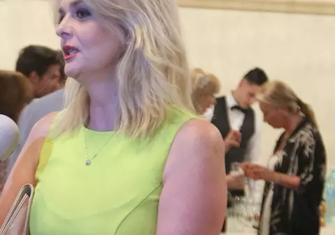 EXCLUSIV. SILUETĂ IMPERFECTĂ şi O ROCHIE NEPOTRIVITĂ! IULIANA MARCIUC, APARIŢIE de COŞMAR!