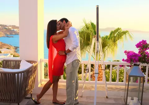 OFERTE VACANŢĂ 2014. Greek c’est chic! Celebrităţi în Mykonos (video)