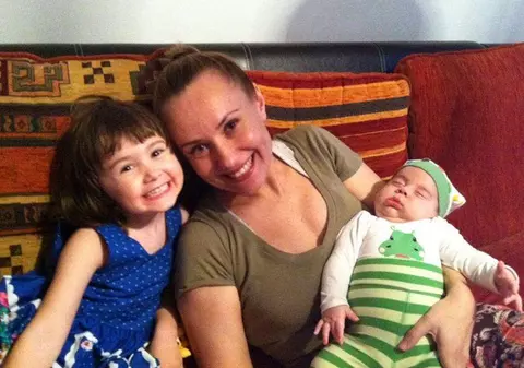 O VESELIE DE COPIL! Iată CÂT DE FERICIT este băieţelul "Bebeluşei" Oana, DUPĂ BOTEZ