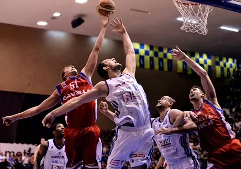 CSM Oradea a învins CSU Ploieşti şi campioana se decide în oraşul ”aurului negru”