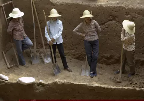 UNDE au fost DESCOPERIŢI cei MAI VECHI PANTALONI din lume