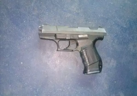 UPDATE | Un poliţist S-A ÎMPUŞCAT în cap, în magazia soacrei