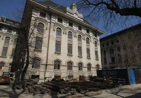 LUCRĂRI SUPRAEVALUATE | Directorul de INFRASTRUCTURĂ din Primăria Capitalei, reţinut pentru CORUPŢIE