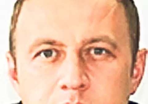 Prefectul are trei case, soţia e chiriaşă la ANL