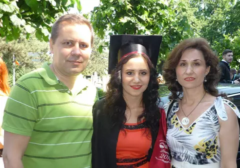 "Pe scurt: Am încurcat-o!" Un bărbat i-a promis fiicei sale 100 DE LEI pentru fiecare sutime luată peste 9, la BAC. NOTA L-A RUINAT!