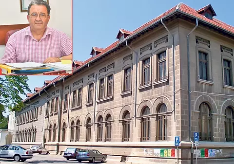 Chiar dacă se confruntă cu lipsuri materiale, directorul Vasile Nicoară a făcut din Colegiul Mircea cel Bătrân din Constanţa unul din cele mai bune licee din ţară