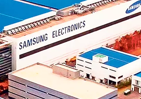 Au furat cu TIR-urile marfă de 36.000.000 $