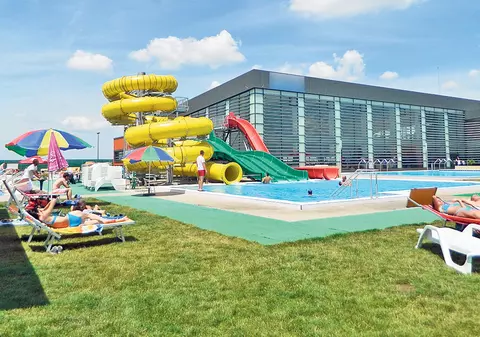 Ungurii vin la ştrand la noi în ţară