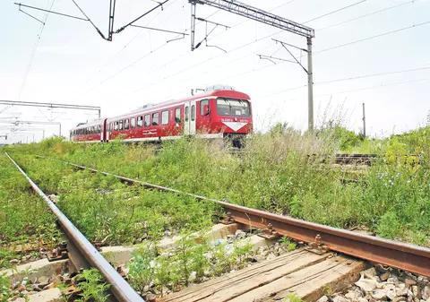 Au strâns şuruburile! Reprezentanţii CFR au remediat problema de la calea ferată, după articolul din ziarul Libertatea