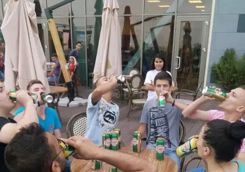 Sute de ploieșteni au participat la Campionatul de Băut Bere organizat de Ploiești Shopping City
