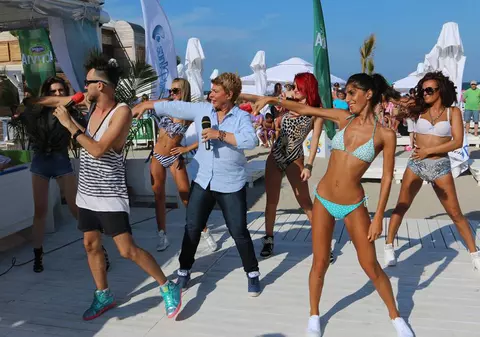 Teo Trandafir NU SE LASĂ! A ÎNVAŢAT dansul "Chiky Lala" cu Ecaterine