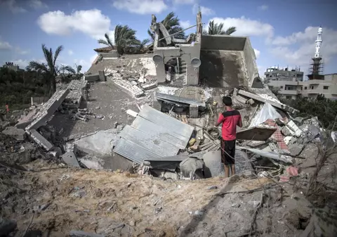 Israelul bombardează locuinţele liderilor Hamas din Fâşia Gaza | FOTO