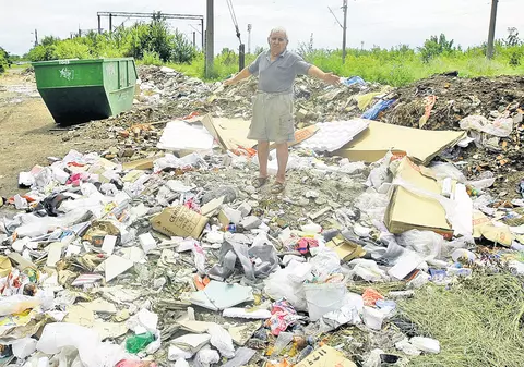 «Scăpaţi-ne de gunoaiele astea, că ne îmbolnăvim!»