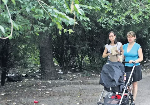 Şobolanii au pus stăpânire pe unul din cele mai mari parcuri din Capitală - "Era să-mi sară şobolanul în cărucior"