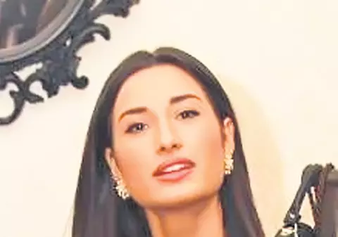 O vecină a auzit-o pe Ionela Macovei, fosta jurnalistă din Brăila, când s-a aruncat de la etajul şapte: «Ne-am speriat de ţipătul ei!»