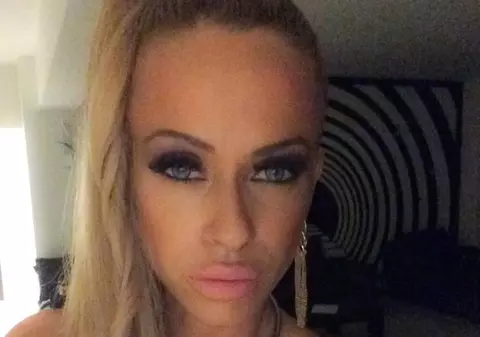 ANDA ADAM FACE PLAJĂ ÎNCĂLŢATĂ cu ADIDAŞI? Uite cum s-a afişat blonda!