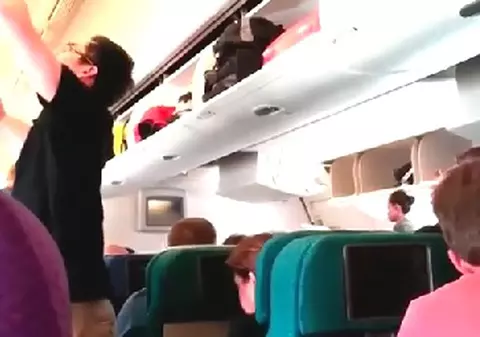 INCREDIBIL! Singurele imagini din avionul Boeing 777 prăbuşit în Ucraina
