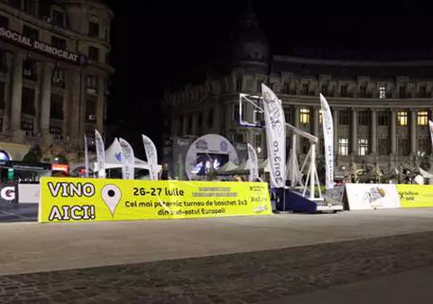 Joacă baschet în Piața Universității la Raiffeisen Bank Bucharest Challenger