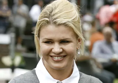 PRIMA APARIŢIE PUBLICĂ a SOŢIEI lui MICHAEL SCHUMACHER! CORINNA ZÂMBEŞTE din NOU!