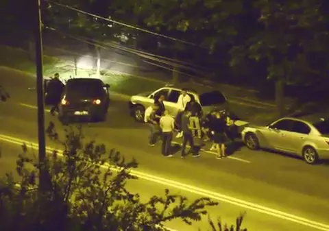 Ce nesimţire! Petrecere cu manele,  în mijlocul  şoselei! | FOTO/VIDEO