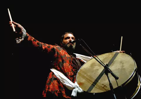 Damian Drăghici, liderul trupei Damian & Brothers de nerecunoscut în prima zi de muncă la Parlamentul European! FOTO