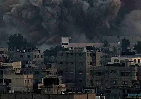 Cel puţin 76 de CADAVRE descoperite între DĂRÂMĂTURI în FÂŞIA GAZA!