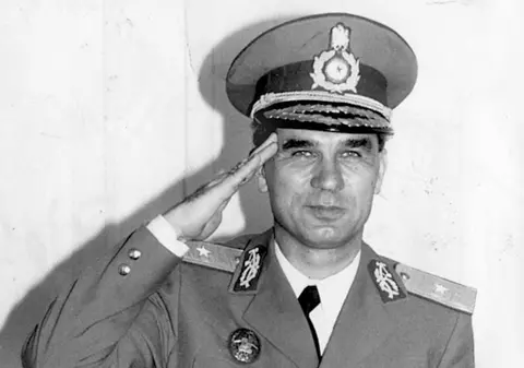 Iordănescu, înaintat, de Ziua Naţională, la gradul de general cu trei stele!