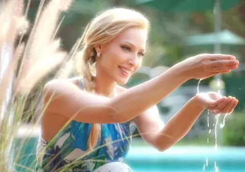 Iulia Vântur DEZVĂLUIE SECRETUL FORMEI FIZICE de invidiat. CE FACE de 6 ani neîncetat