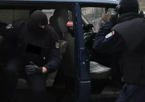 Bătaie cu topoare între interlopi! Scene incredibile, în faţa unui restaurant din Bucureşti| VIDEO