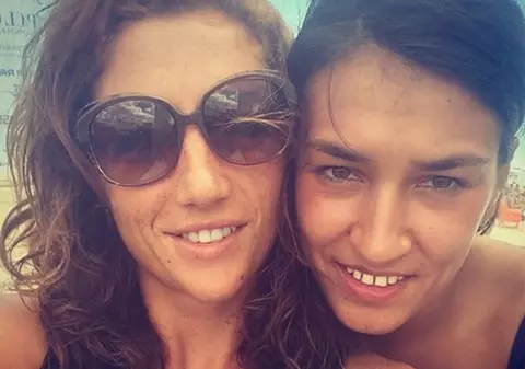 FOTO / Cristina Neagu şi Patricia Vizitiu petrec pe litoral alături de unul dintre cei mai sexy sportivi