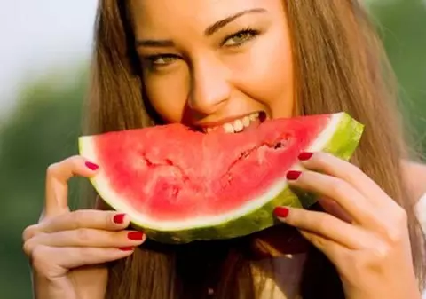 Patru lucruri pe care NU LE ŞTIAI despre pepenele roşu