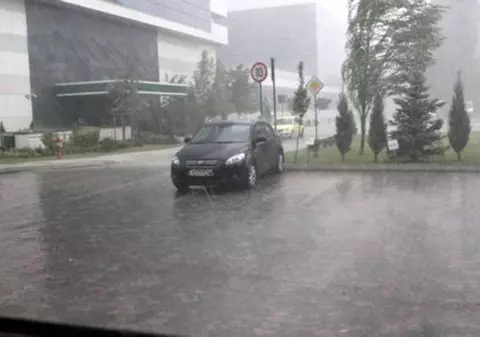 UPDATE | ATENŢIONARE NOWCASTING: COD GALBEN de ploi, grindină şi vijelii!