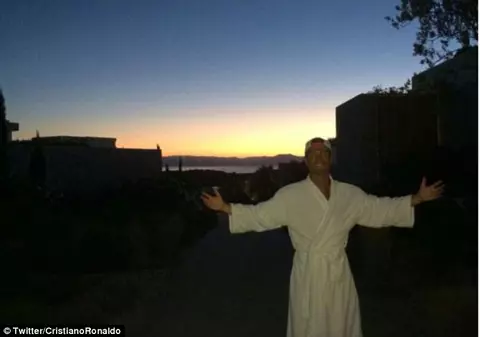 Messi este în finala CM, Cristiano Ronaldo se relaxează la spa