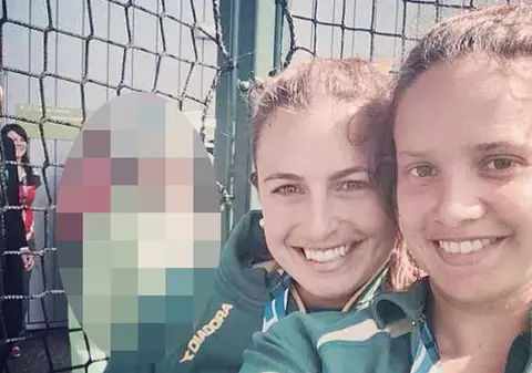 Cel mai tare selfie! Au avut parte de o surpriză colosală când au văzut cine era în spatele lor | FOTO 