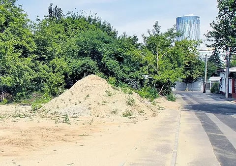 Au vândut terenul care nu le aparţinea