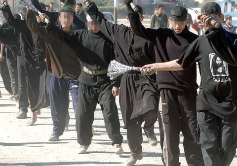 Imagini cu antrenamente și execuții ale teroriștilor, descoperite pe telefoanele unor migranţi care au ajuns în România