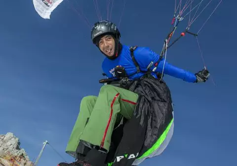 Parapantistul Toma Coconea va zbura deasupra Pirineilor