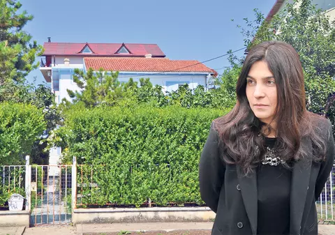 Dana Nicolaescu  s-a instalat în vila lui Sergiu de pe Litoral