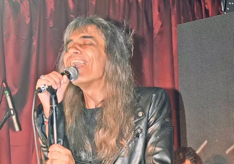 Revine Minculescu la Iris?