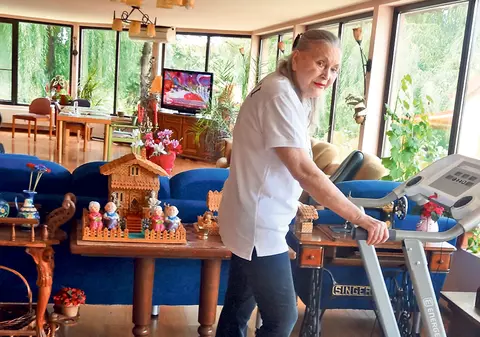 Mama Zina are liber să părăsească azilul, dar nu vrea!