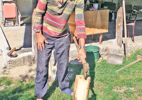 Sculpturi... din bardă!