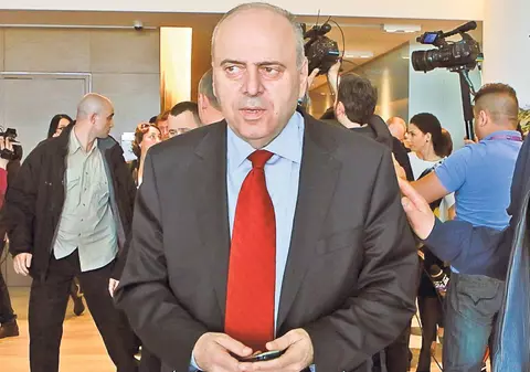 Liber la trădare pentru aleşii locali