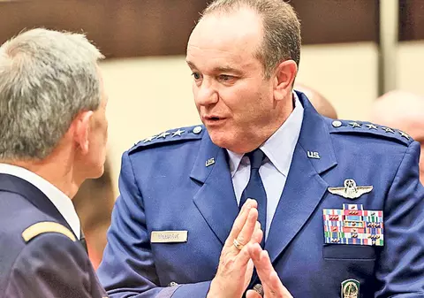 Comandantul NATO în Europa avertizează: «Dacă Rusia va infiltra trupe într-o ţară aliată, vom răspunde militar!»
