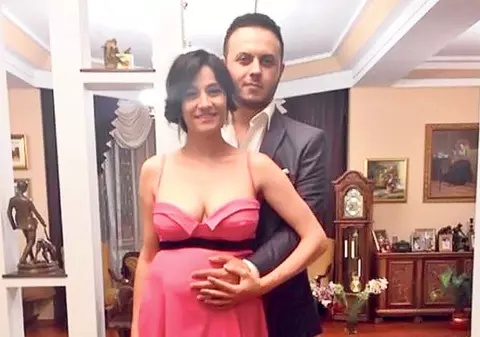 E OFICIAL! CLAUDIA PĂTRĂŞCANU A FOST CERUTĂ de SOŢIE şi a PRIMIT şi INELUL! | FOTO/VIDEO