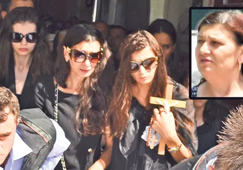 Fac parastasul mamei lor după programul Monicăi