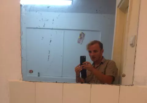 Mihai Trăistariu, cele mai CIUDATE selfie-uri, în cele mai "JEGOASE" oglinzi | FOTO