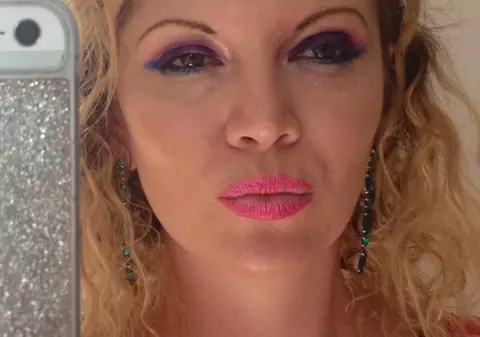 A CUPRINS-O RUŞINEA? Oana Lis NU SE MAI DEZBRACĂ la piscină | FOTO