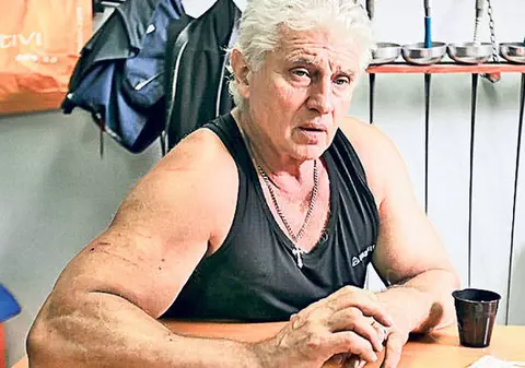 SZOBI CSEH a MURIT! CASCADORUL a PUS la PĂMÂNT 8 ŞTABI COMUNIŞTI într-un RESTAURANT din BRAŞOV!